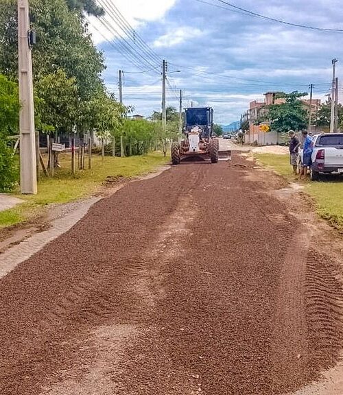 Secretaria de Obras de Passo de Torres faz manutenção de ruas