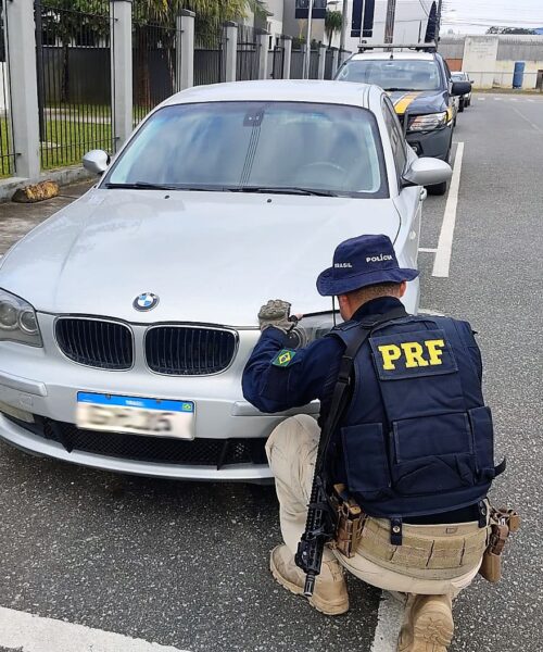 Carro roubado no Rio Grande do Sul há seis anos é recuperado na BR-470 em Indaial