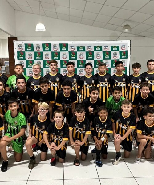 Anjos do Futsal de Sombrio recebem uniformes