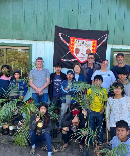 50 mudas da palmeira juçara foram plantadas na aldeia indígena Nhu-Porã em Torres