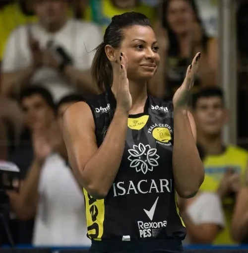 Walewska Oliveira, campeã olímpica de vôlei em 2008, morre aos 43 anos