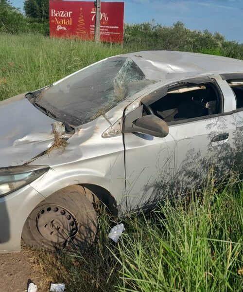 Saída de pista na 101 deixa jovem ferida