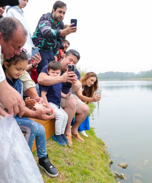 Soltura de tainhas em lago artificial do Sapiens Parque reforça trabalho de pesquisa da espécie