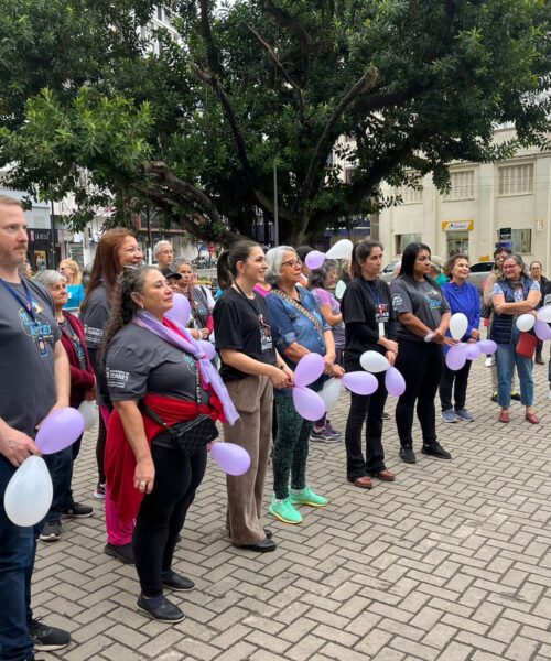 Idosos participaram nesta terça, da Caminhada Contra a Violência