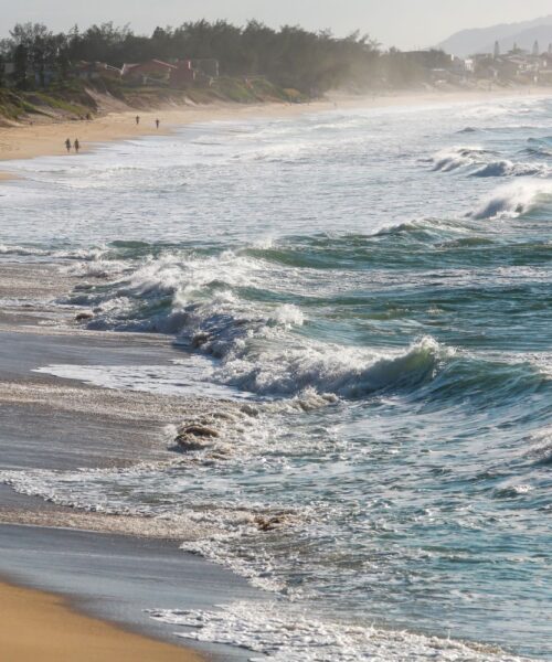 Passagem de ciclone extratropical pode provocar ressaca e ondas com picos de até cinco metros no Litoral de SC