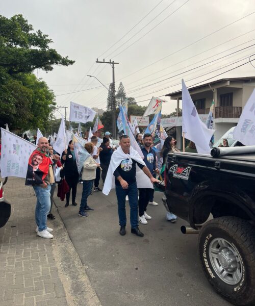 Candidatos Fom e Tonhão visitam o comércio local em Passo de Torres