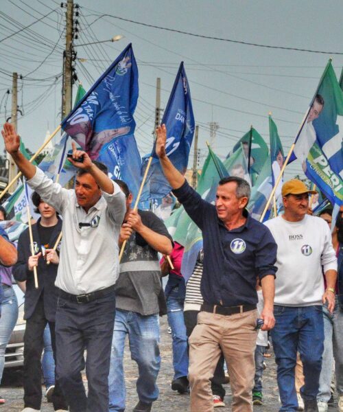 Peri e Chero mobilizam multidão em caminhada por independência política em Sombrio