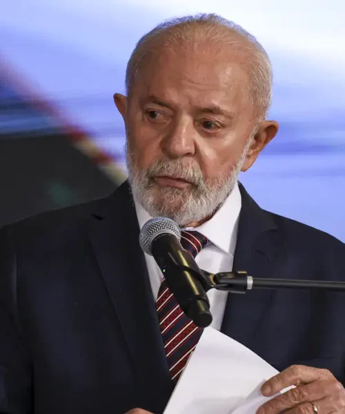 Lula cancela ida ao Brics na Rússia após sofrer acidente doméstico