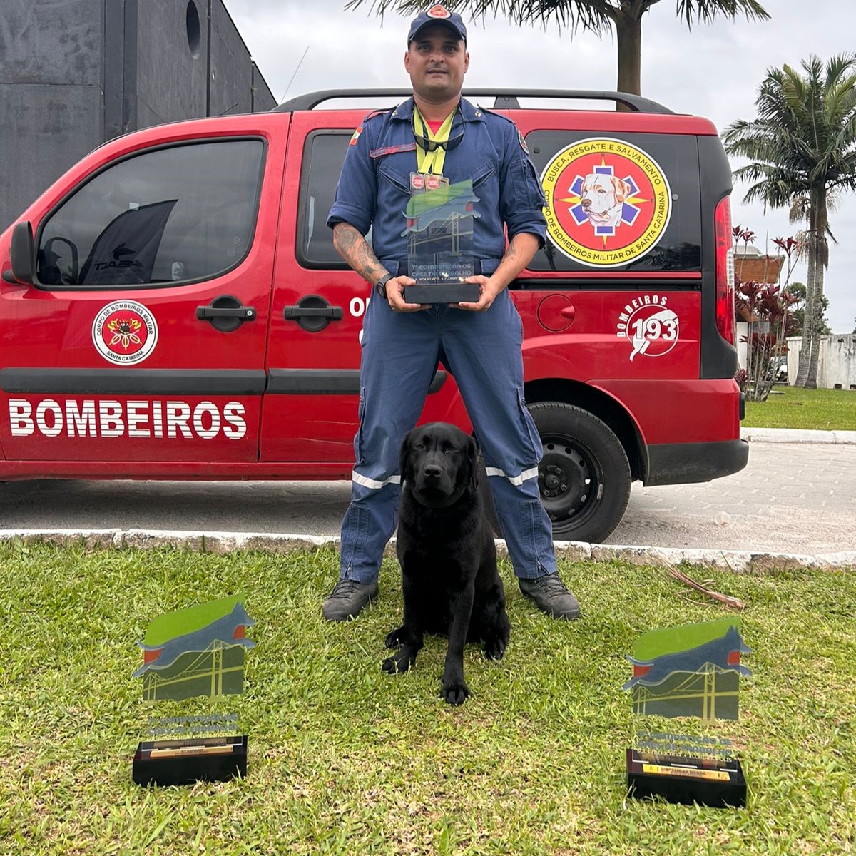 O sargento Marcos Vieira e a cadela Luna foram vice-campeões nas categorias obediência e busca de tecidos humanos, além de conquistar o terceiro lugar em desempenho físico.