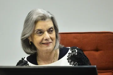 Cármen Lúcia diz que desinformação nas eleições é “cabresto digital”