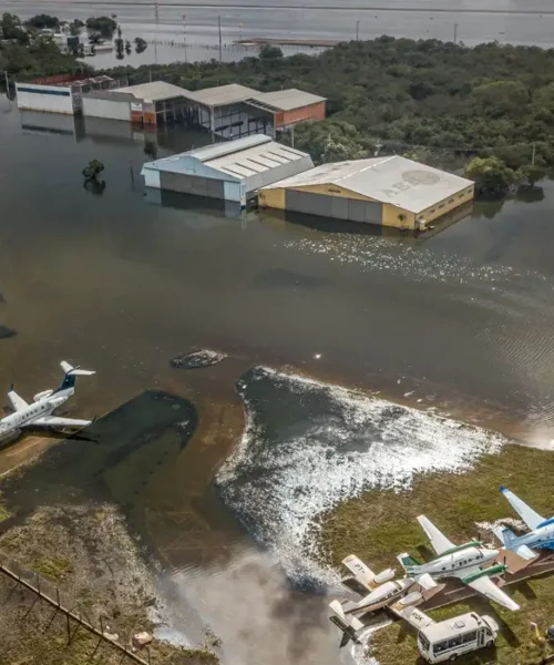 Aeroporto de Porto Alegre volta a receber voos comerciais nesta segunda-feira