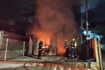 Corpo de Bombeiros Militar de SC atende primeira ocorrência de incêndio em veículo elétrico