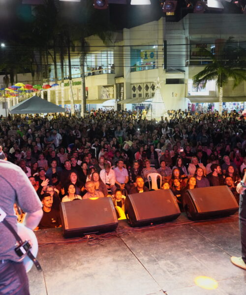 Em noite gospel Encantos de Natal Torres trouxe show nacional com Anderson Freire