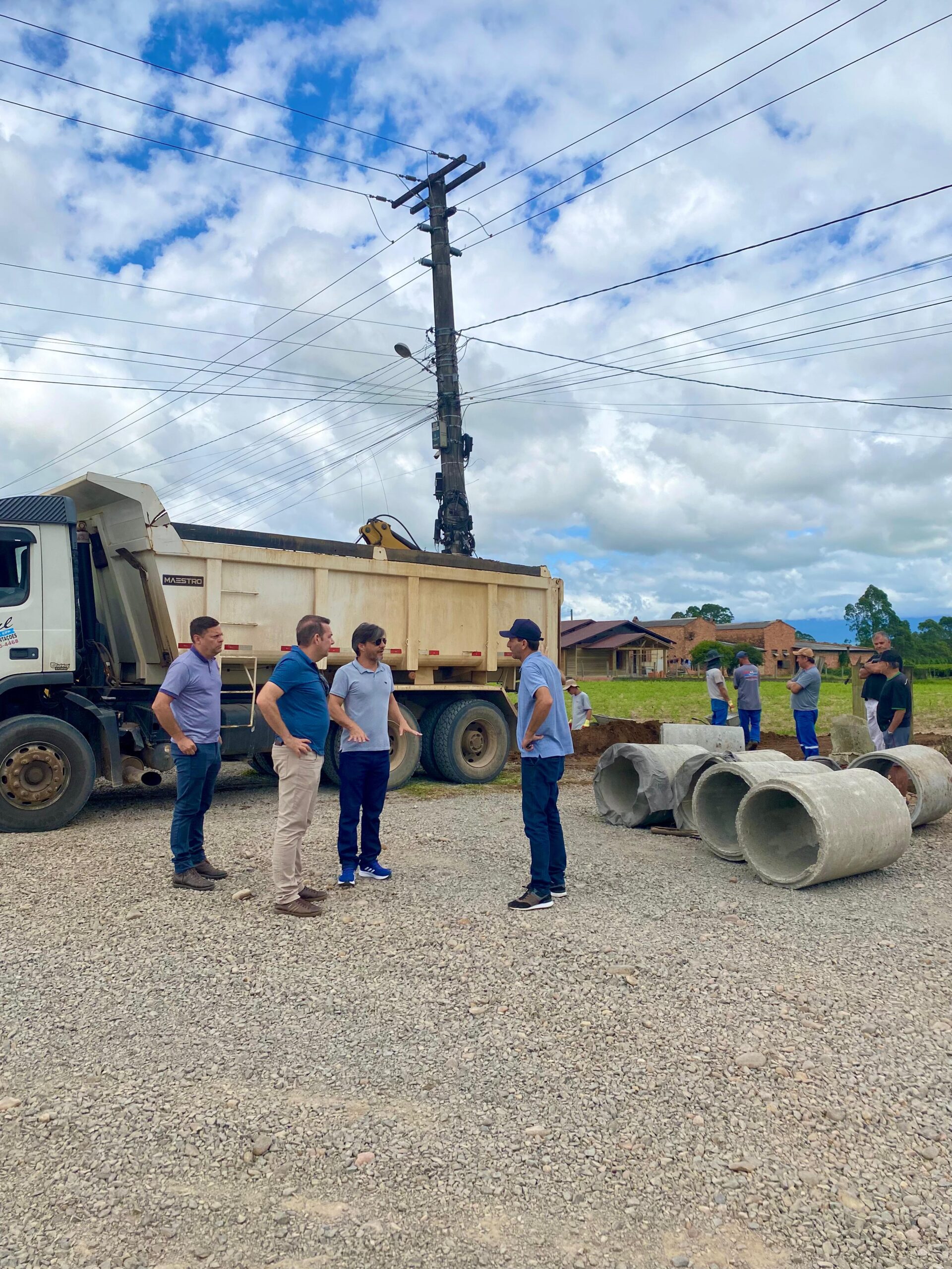 Prefeito Alex e vice Ismael visitam obras e conversam com moradores em São João do Sul