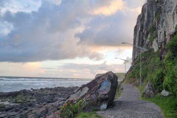 Perigos geológicos em pontos turísticos de Torres, RS