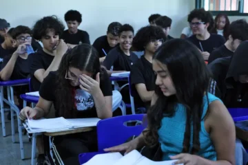 Pé-de-Meia será depositado na conta de alunos a partir de terça-feira