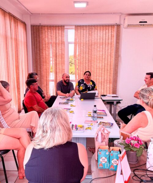 Diretores da Rede Municipal de Educação de São João do Sul em reunião com o prefeito Alex Bianchin