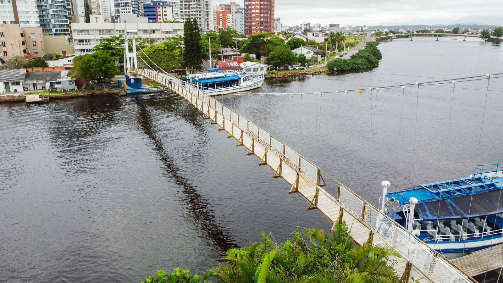 Ponte Pênsil terá fechamento noturno durante o Carnaval