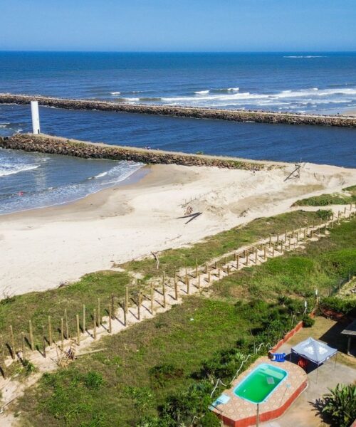 Passo de Torres inicia construção de passarela turística na Praia dos Molhes