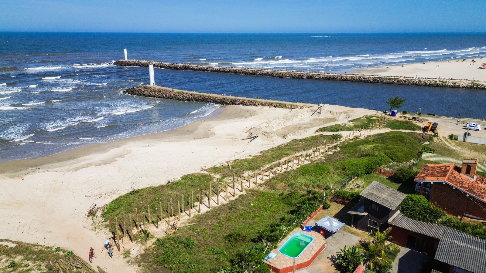 Passo de Torres inicia construção de passarela turística na Praia dos Molhes