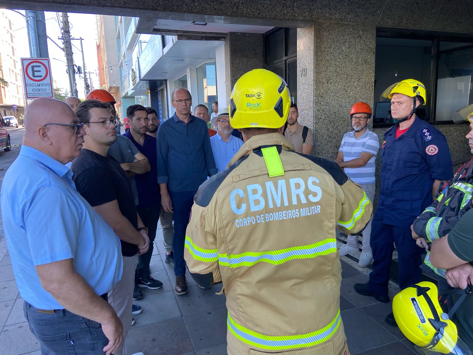 Prefeitura de Torres é evacuada após rompimento do revestimento do piso no 3º andar; laudo técnico atesta segurança do prédio