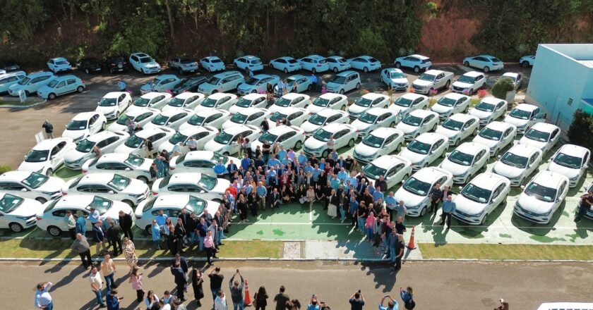 Secretaria da Saúde entrega ambulâncias e veículos para ampliar serviços em mais de 50 municípios