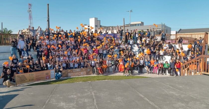 Passo de Torres realiza caminhada alusiva ao Maio Laranja