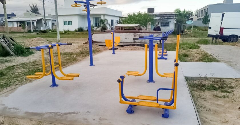 Secretaria de Obras instala mais seis academias ao ar livre em Passo de Torres