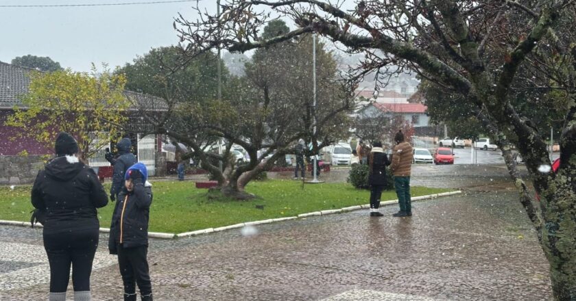 Primeira neve do ano é registrada em Santa Catarina nesta quinta-feira