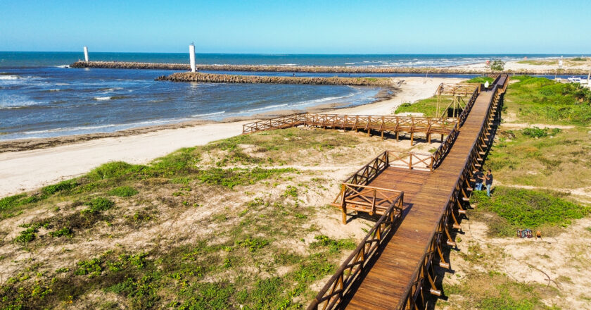 Passarela da Praia dos Molhes se consolida como novo cartão postal de Passo de Torres