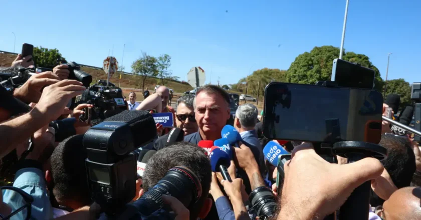 Bolsonaro nega ter descumprido proibição de uso de redes sociais