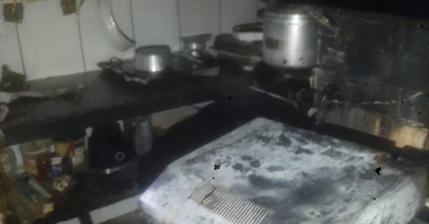 Passo de Torres: Bombeiros atendem incêndio em cozinha de restaurante