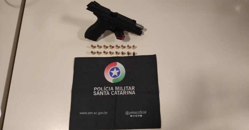 Homem embriagado é preso portando uma pistola municiada em Passo de Torres