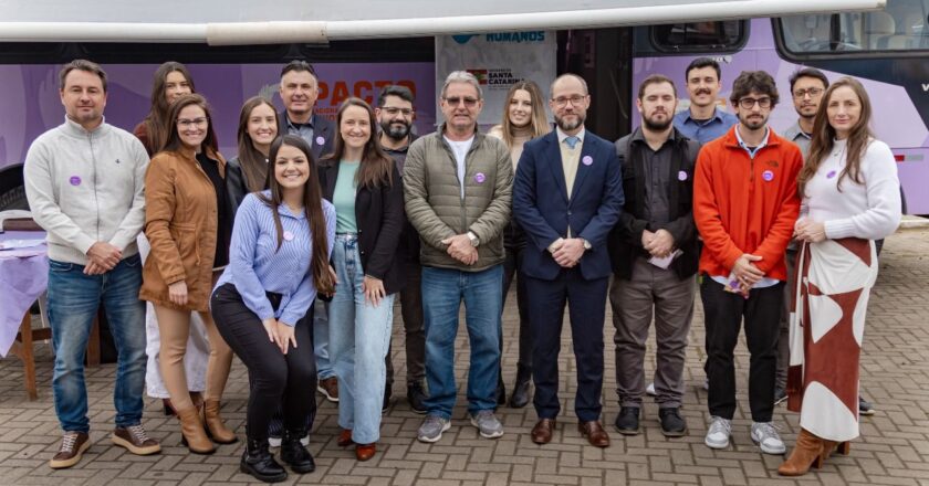 Ônibus Lilás leva atendimento gratuito para mulheres em Passo de Torres