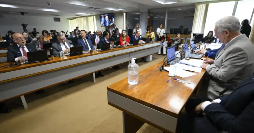 Comissão do Senado aprova isenção do IR para quem ganha até R$ 5 mil