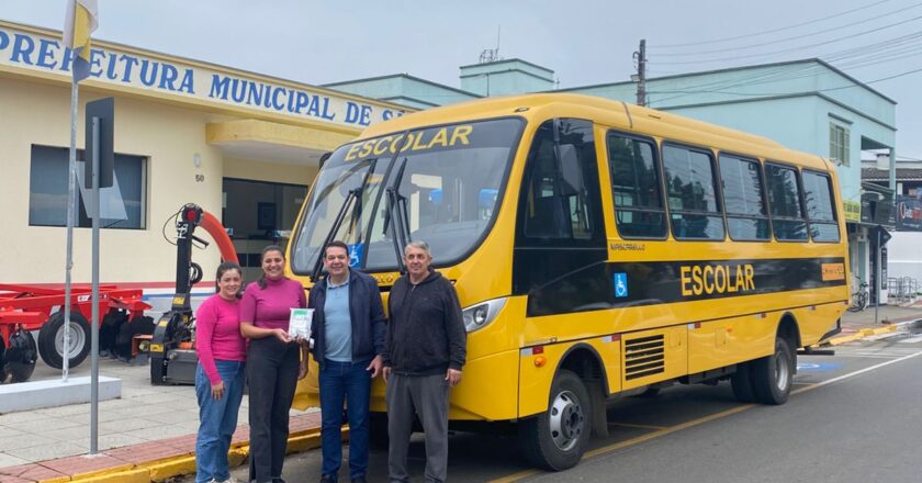 São João do Sul recebe novo ônibus escolar para ampliar o acesso à educação