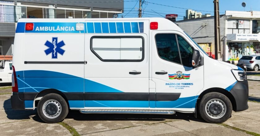 Nova ambulância reforça atendimento de urgência em Passo de Torres
