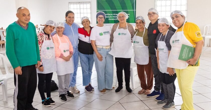 Curso ensina técnicas de preparo e aproveitamento do frango em Passo de Torres