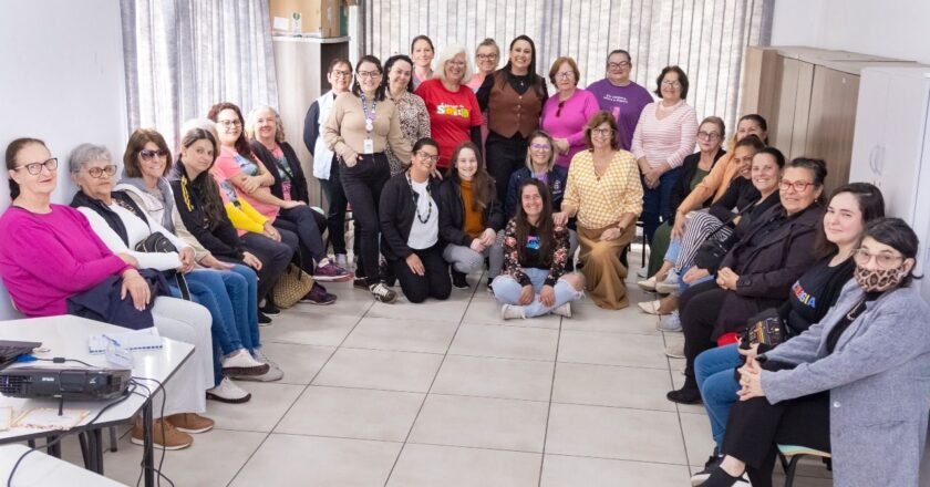 Oficina “Entre Risos e Histórias” promove bem-estar e alegria em Passo de Torres