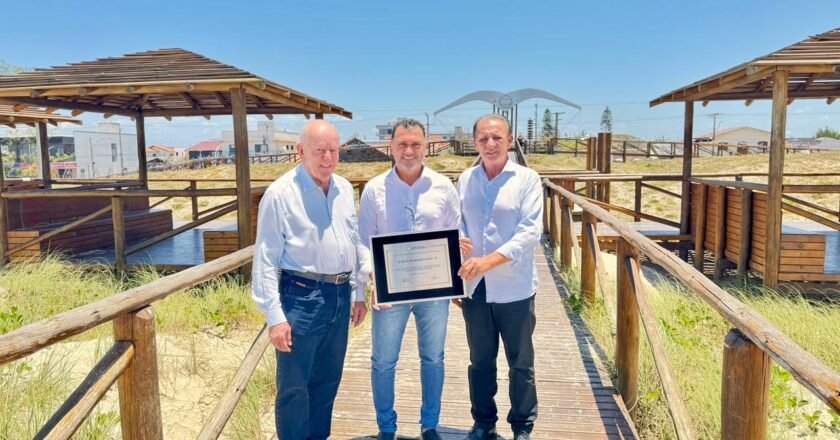 Deputado Recebe Cidadania Honorária e Gaivota é Reconhecida como a “Cidade das Passarelas de SC”