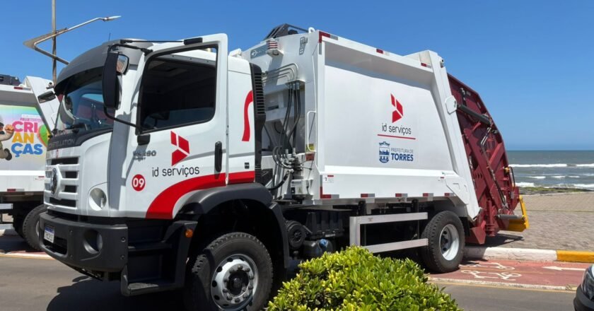 Em Torres temporada de verão contará com 10 caminhões de lixo e equipes uniformizadas