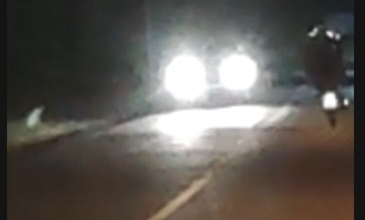 EMPINANDO MOTO NA AVENIDA BELLATORRES