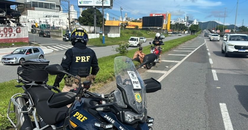 Motociclista “Superman” é interceptado na BR-101 em Balneário Camboriú