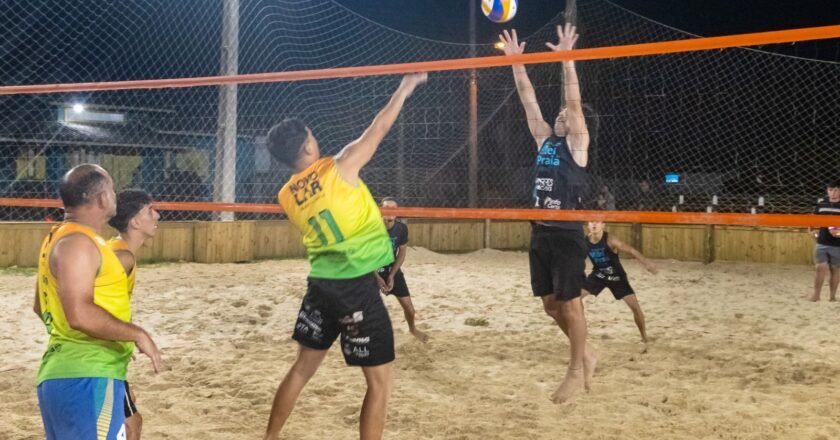 Competição masculina de Vôlei 4×4 de areia começa na arena da Barra Velha, em Passo de Torres