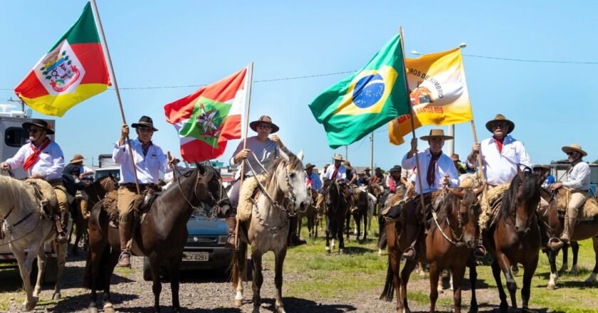 35ª Cavalgada de Santos Reis tem início em Passo de Torres com mais de 200 cavalarianos