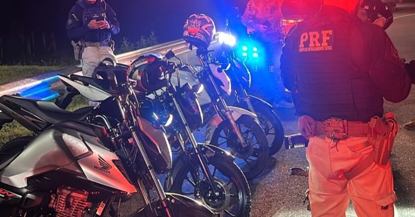 PRF intercepta “racha” de motos no Contorno da BR-101 em São José