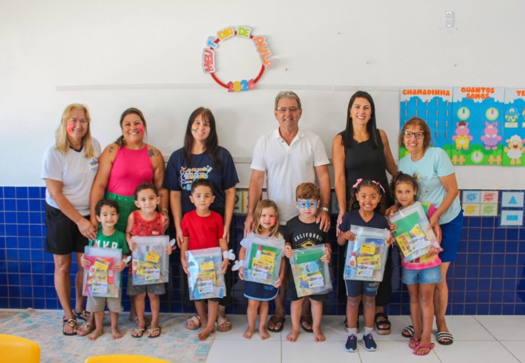 Passo de Torres entrega materiais escolares gratuitos para quase 3 mil alunos da rede municipal