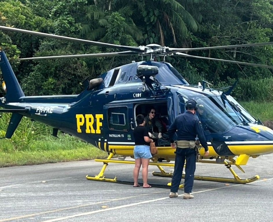 PRF realiza escolta terrestre e transporte aeromédico de criança com câncer entre Garuva e Curitiba