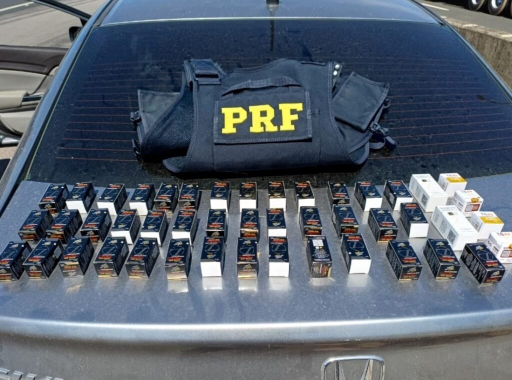 PRF apreende carga de medicamentos ilegais escondidas em caixas na BR-101