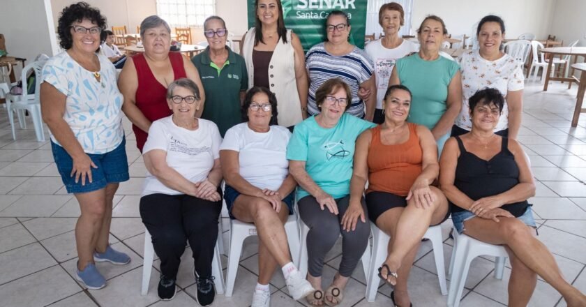 Passo de Torres promove curso de culinária com peixes e frutos do mar para Clube de Mães do bairro Passargada